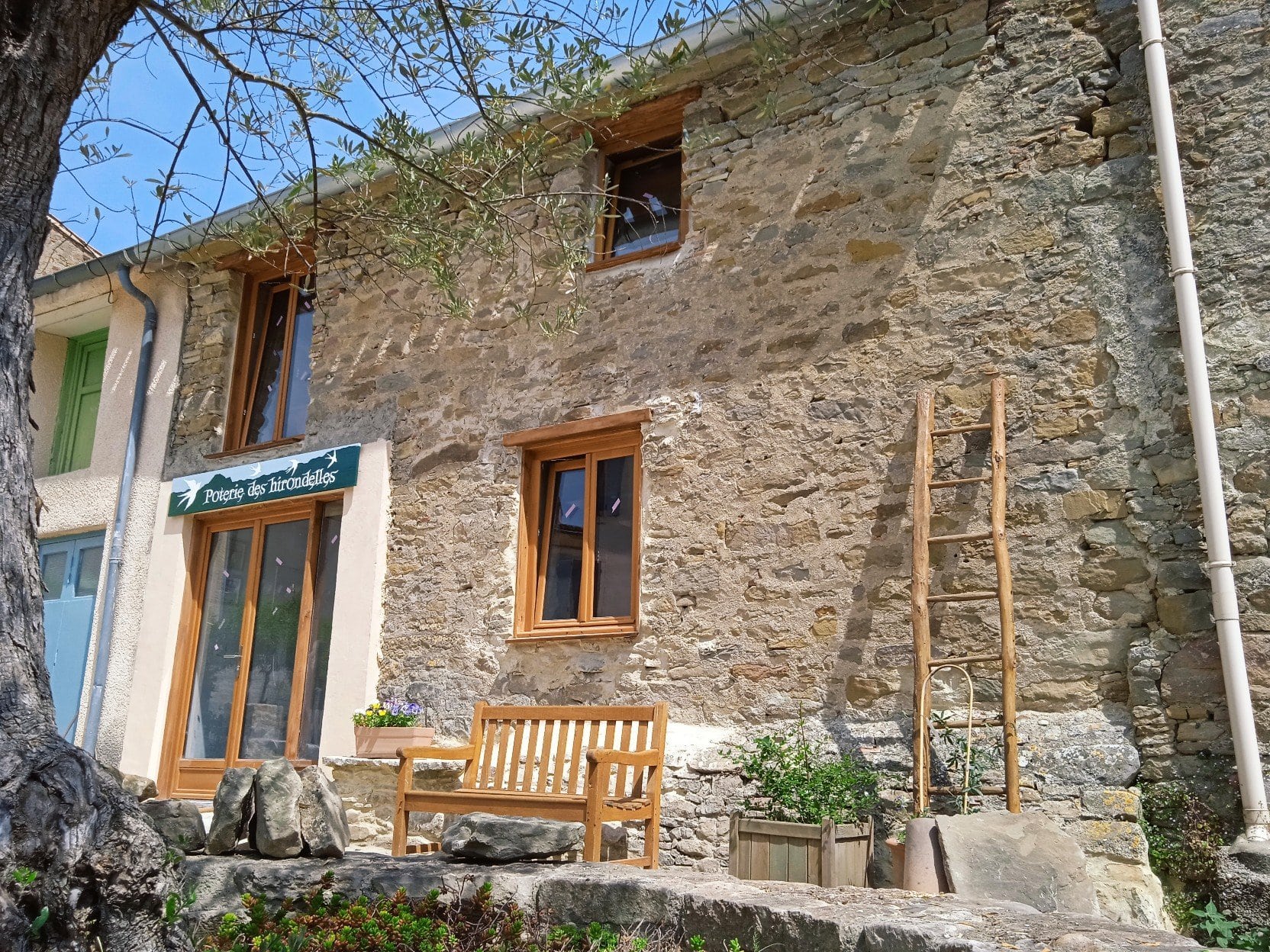 extérieur - Poterie des hirondelles - à Bouriège - proche Limoux